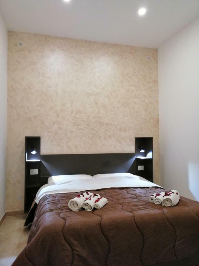 Apartamento Ad Un Passo Dal Duomo "2" Nápoles Exterior foto