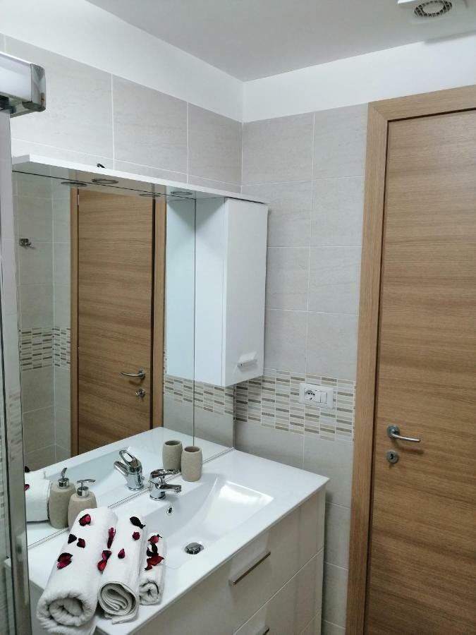 Apartamento Ad Un Passo Dal Duomo "2" Nápoles Exterior foto