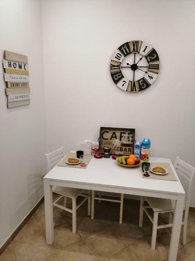 Apartamento Ad Un Passo Dal Duomo "2" Nápoles Exterior foto