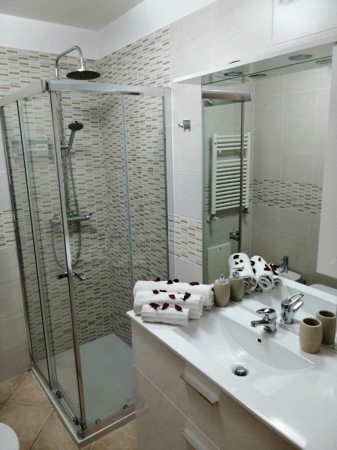 Apartamento Ad Un Passo Dal Duomo "2" Nápoles Exterior foto