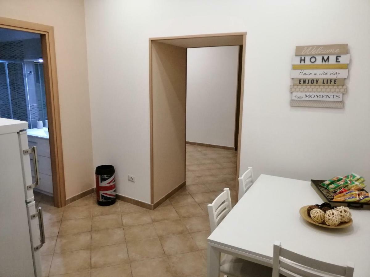 Apartamento Ad Un Passo Dal Duomo "2" Nápoles Exterior foto