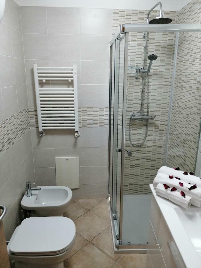 Apartamento Ad Un Passo Dal Duomo "2" Nápoles Exterior foto